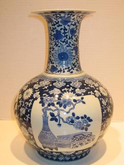 CHINESE BLUE & WHITE PORCELAIN VASE WITH YONGZHENG MARK OF THE QUING DYNASTY