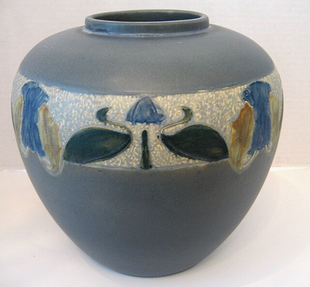 ROSEVILLE ART POTTERY VASE-VICTORIAN ART POTTERY-1924