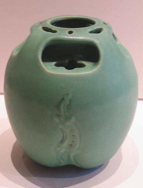 VINTAGE TECO POTTERY MATTE GREEN VASE